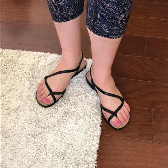 Montero Bay | black strappy sandals | 8.5 - Picture 2 of 3